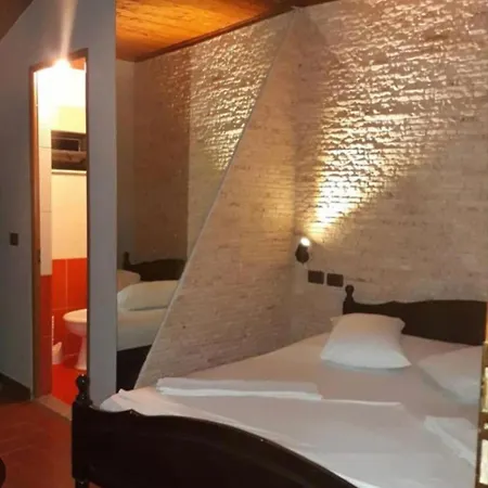 Studenti Hodinový hotel Tirana