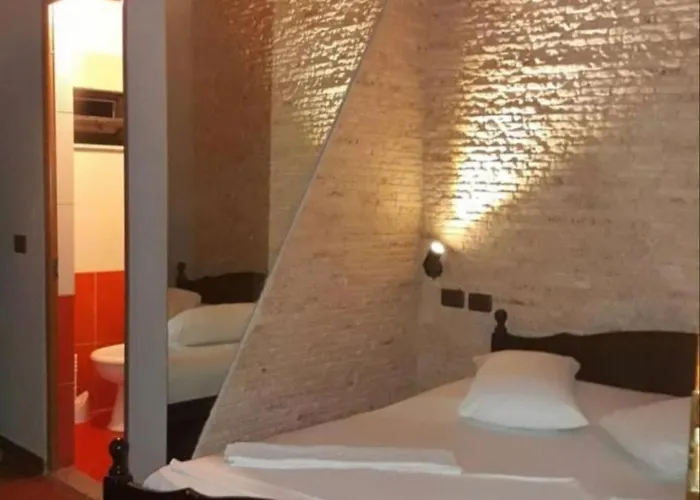 Studenti Hodinový hotel Tirana